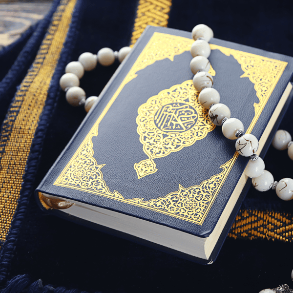 Ilustrasi anak-anak mengaji Al-Qur’an di masjid