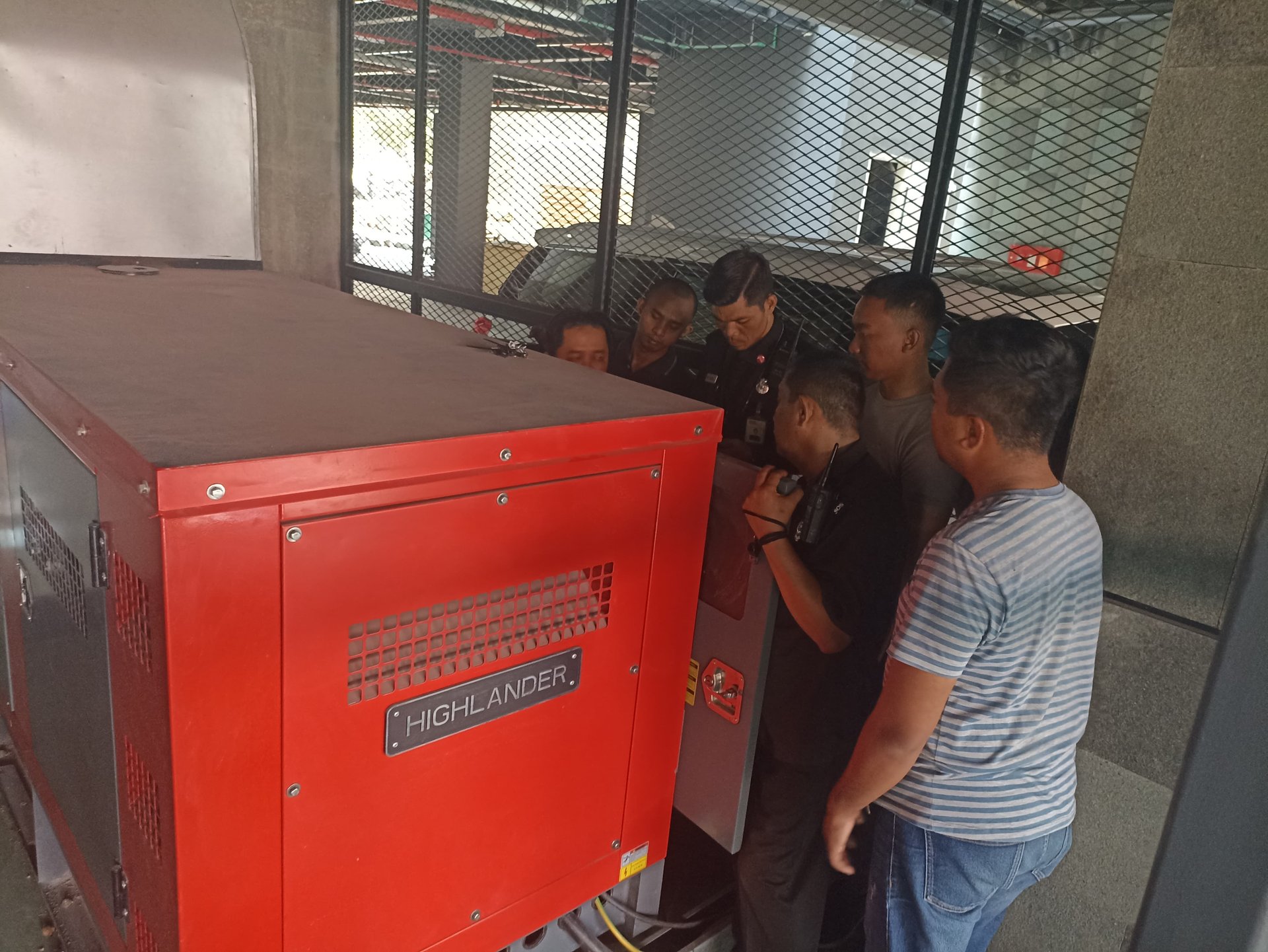 Proyek genset Paul Bakery CIpete